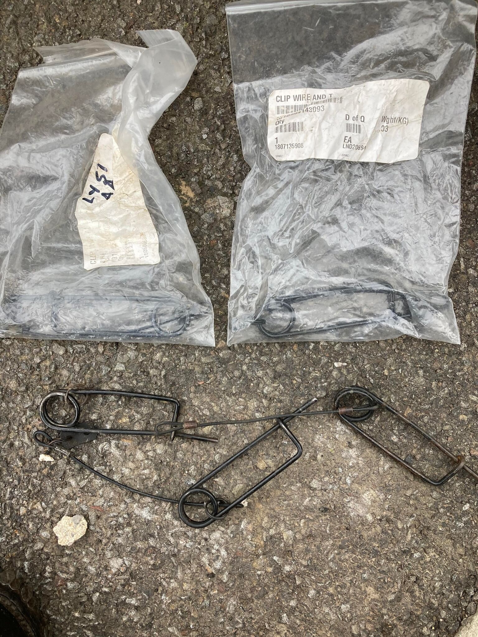 thumbnail image 2 of Dixon & Bate Land Rover Towing Pin Retainer Wire And Clip - DA2123A 2 of 5