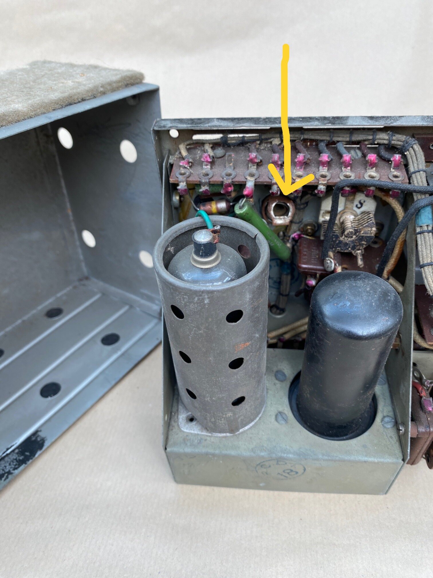 B2 radio set - self-destruct modification - British Radio Equipment ...