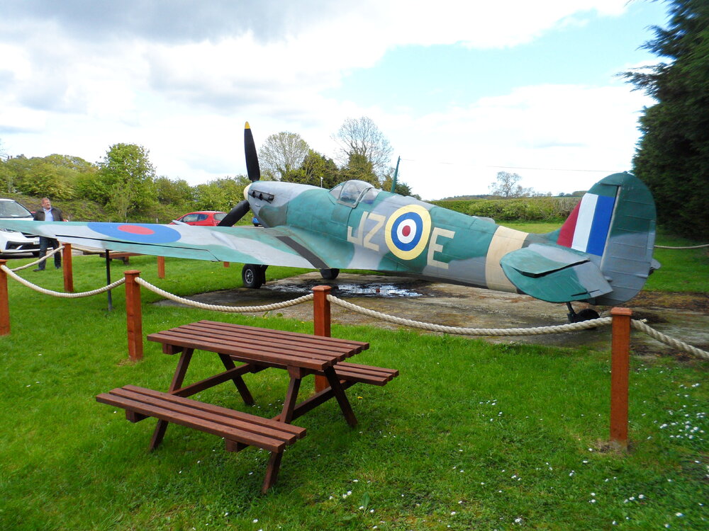 Spitfire replica - Aviation - HMVF - Historic Military Vehicles Forum